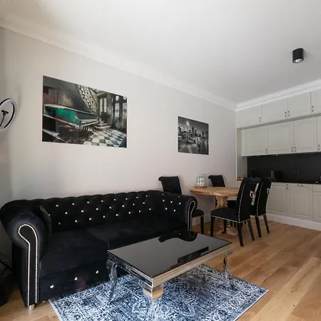 Granaria Old Town By Alqueen شقة